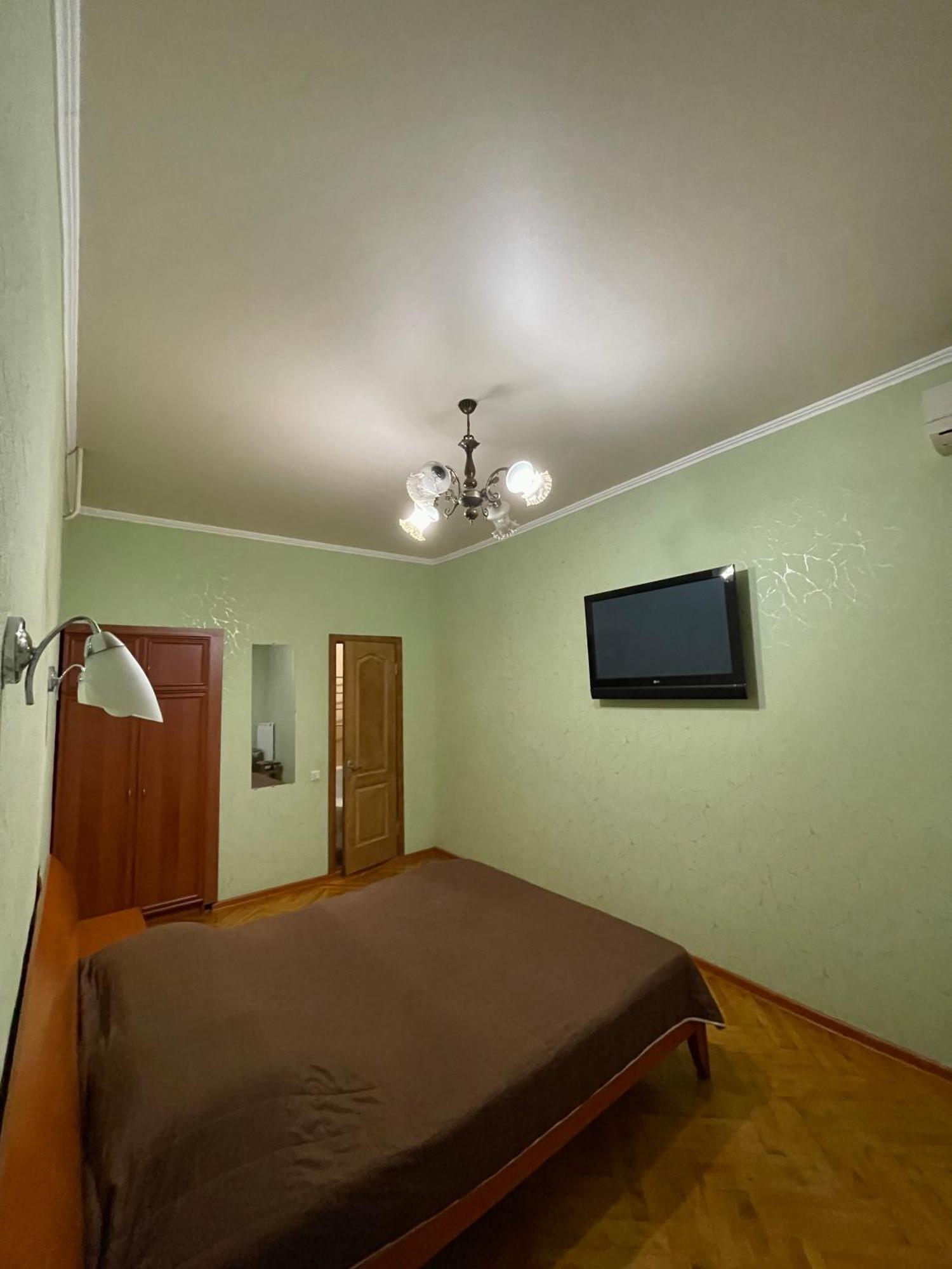 Затишні Номери В Самому Центрі Одеси Odesa Exterior photo