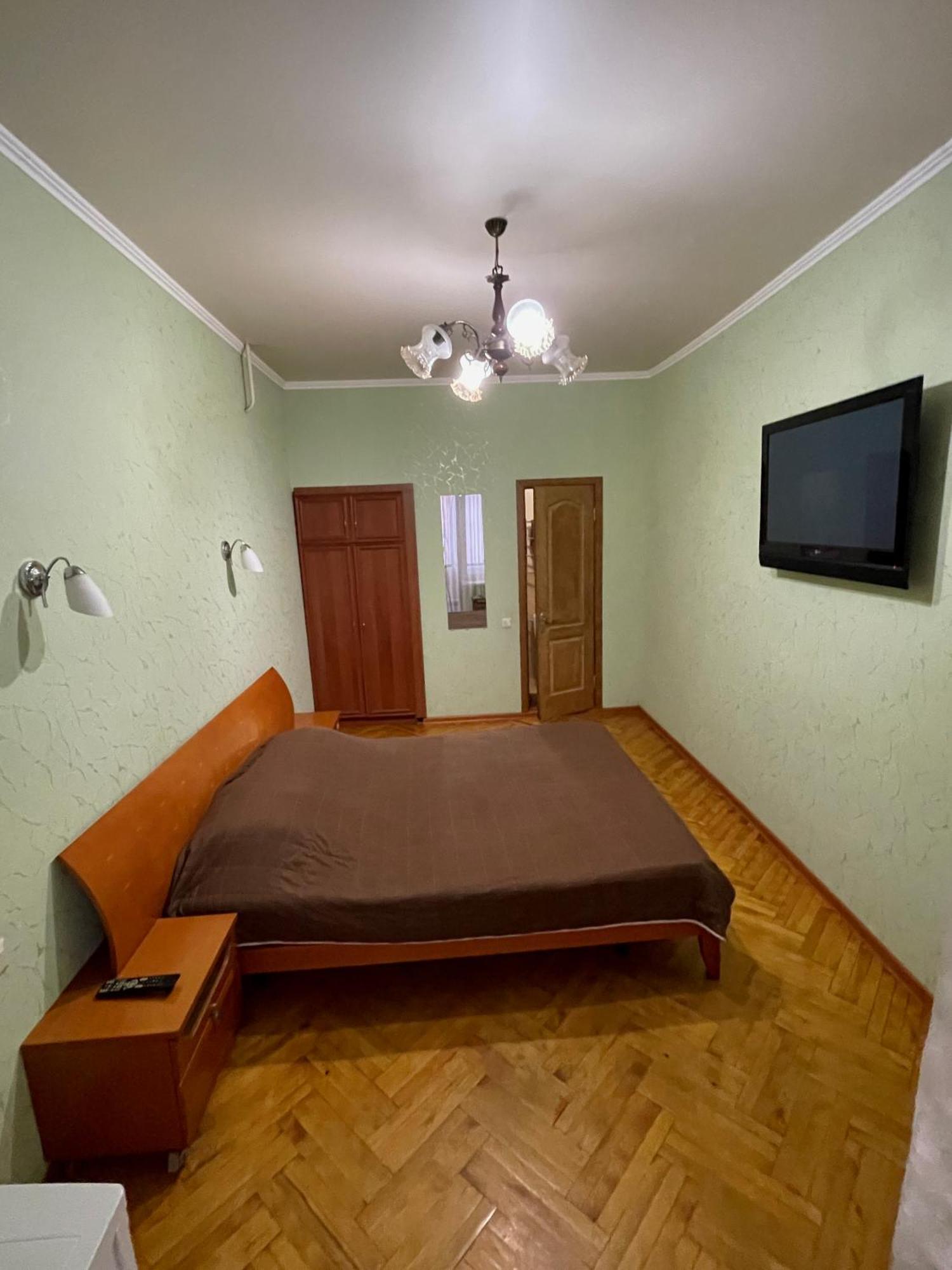 Затишні Номери В Самому Центрі Одеси Odesa Exterior photo